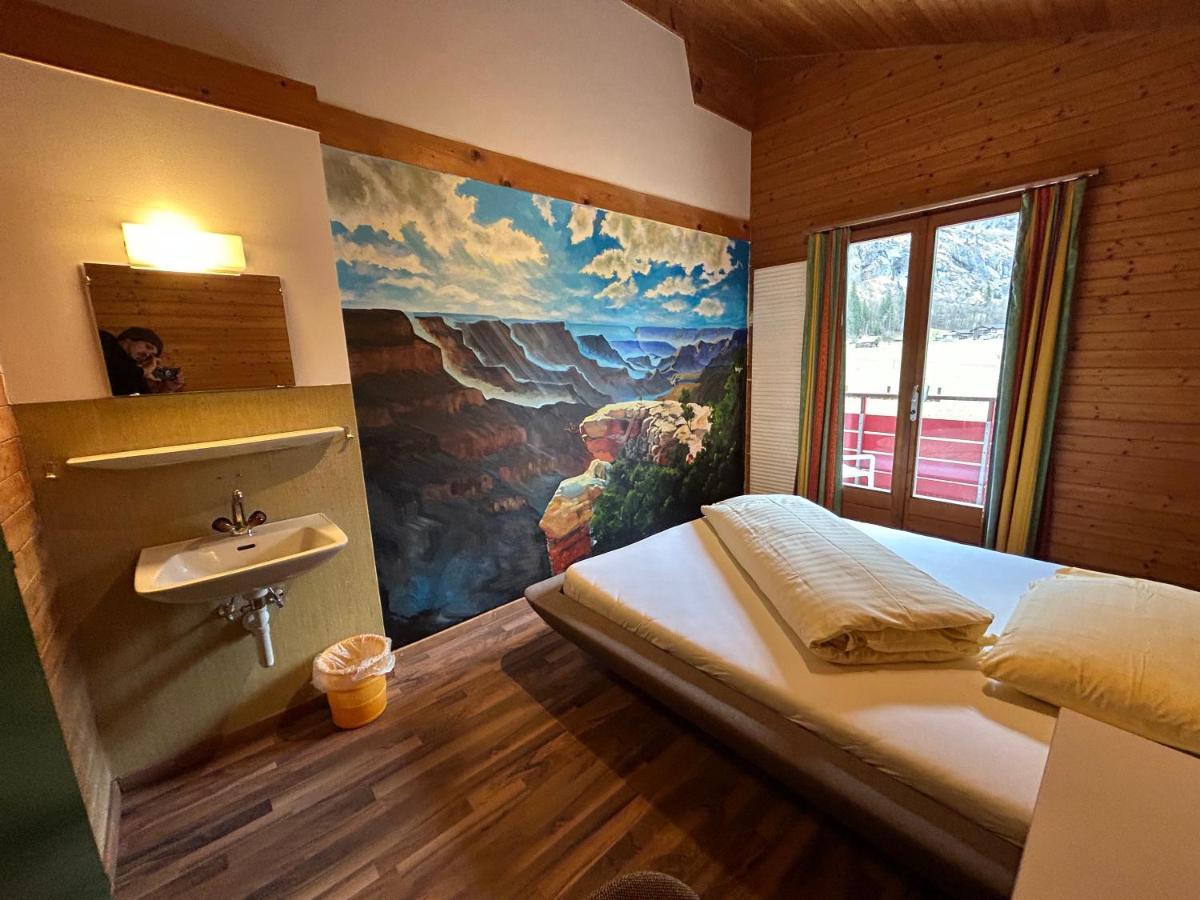 Alpine Base Hostel - Adults Only Lauterbrunnen Exterior photo