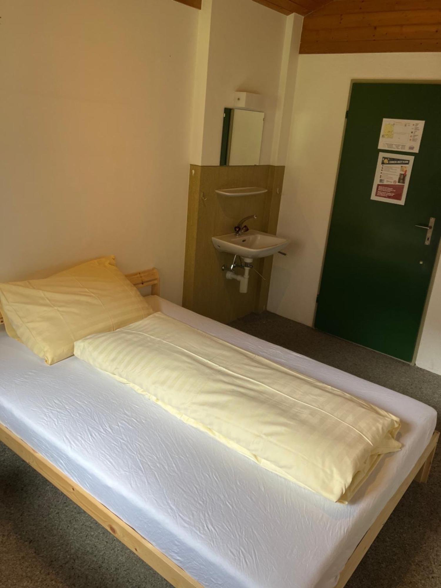 Alpine Base Hostel - Adults Only Lauterbrunnen Exterior photo