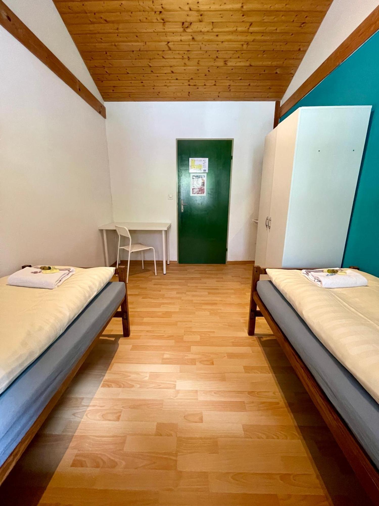 Alpine Base Hostel - Adults Only Lauterbrunnen Exterior photo