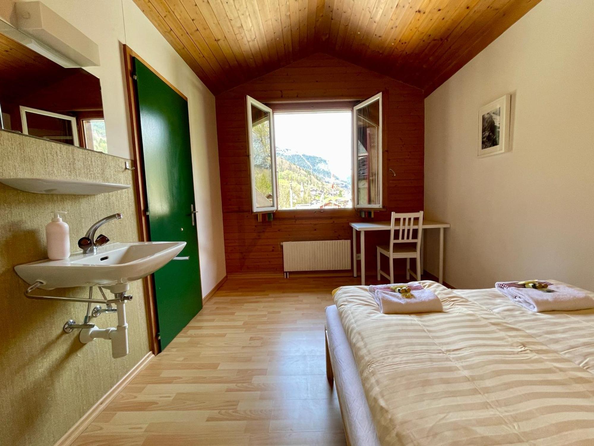 Alpine Base Hostel - Adults Only Lauterbrunnen Exterior photo