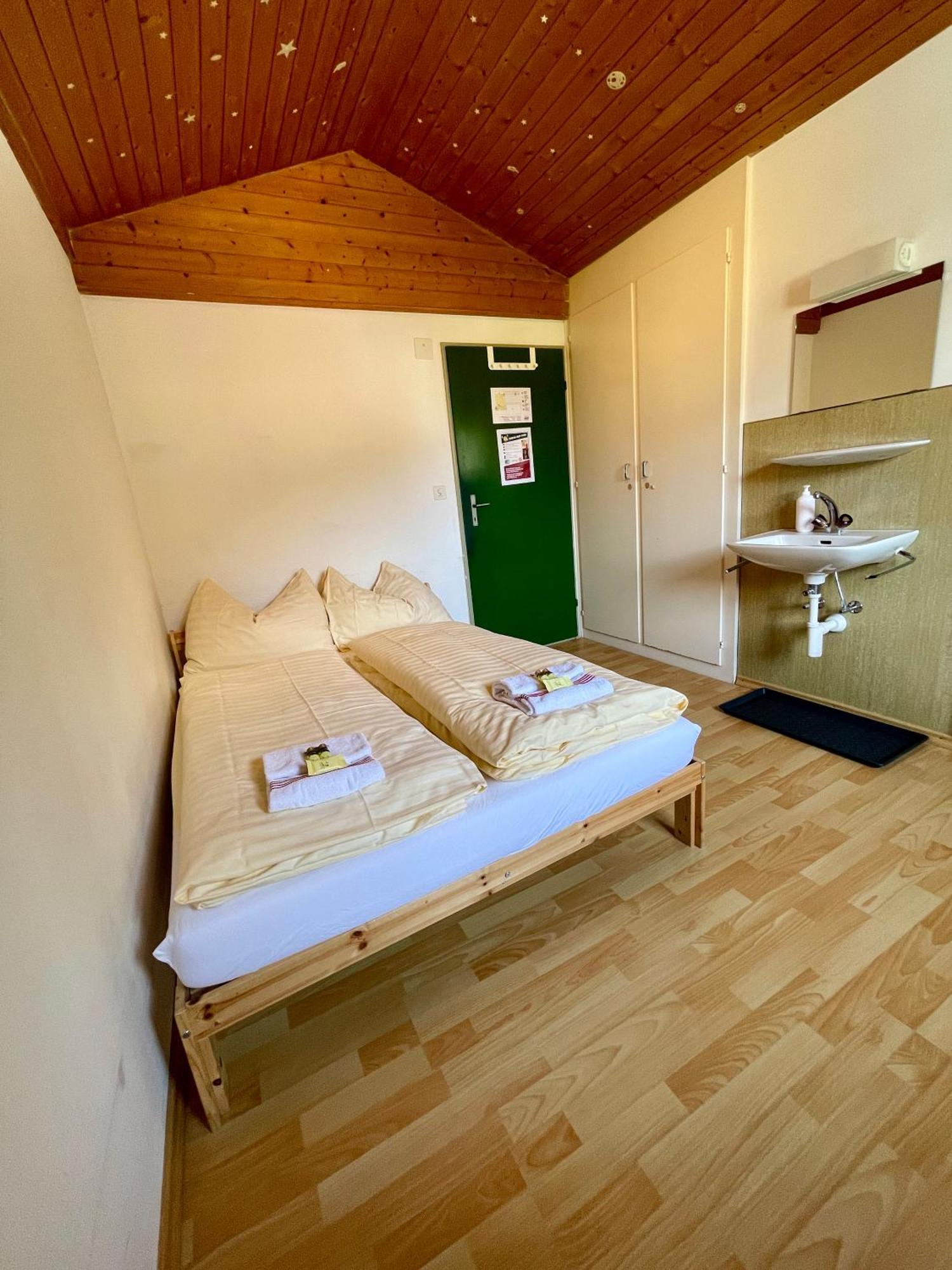 Alpine Base Hostel - Adults Only Lauterbrunnen Exterior photo