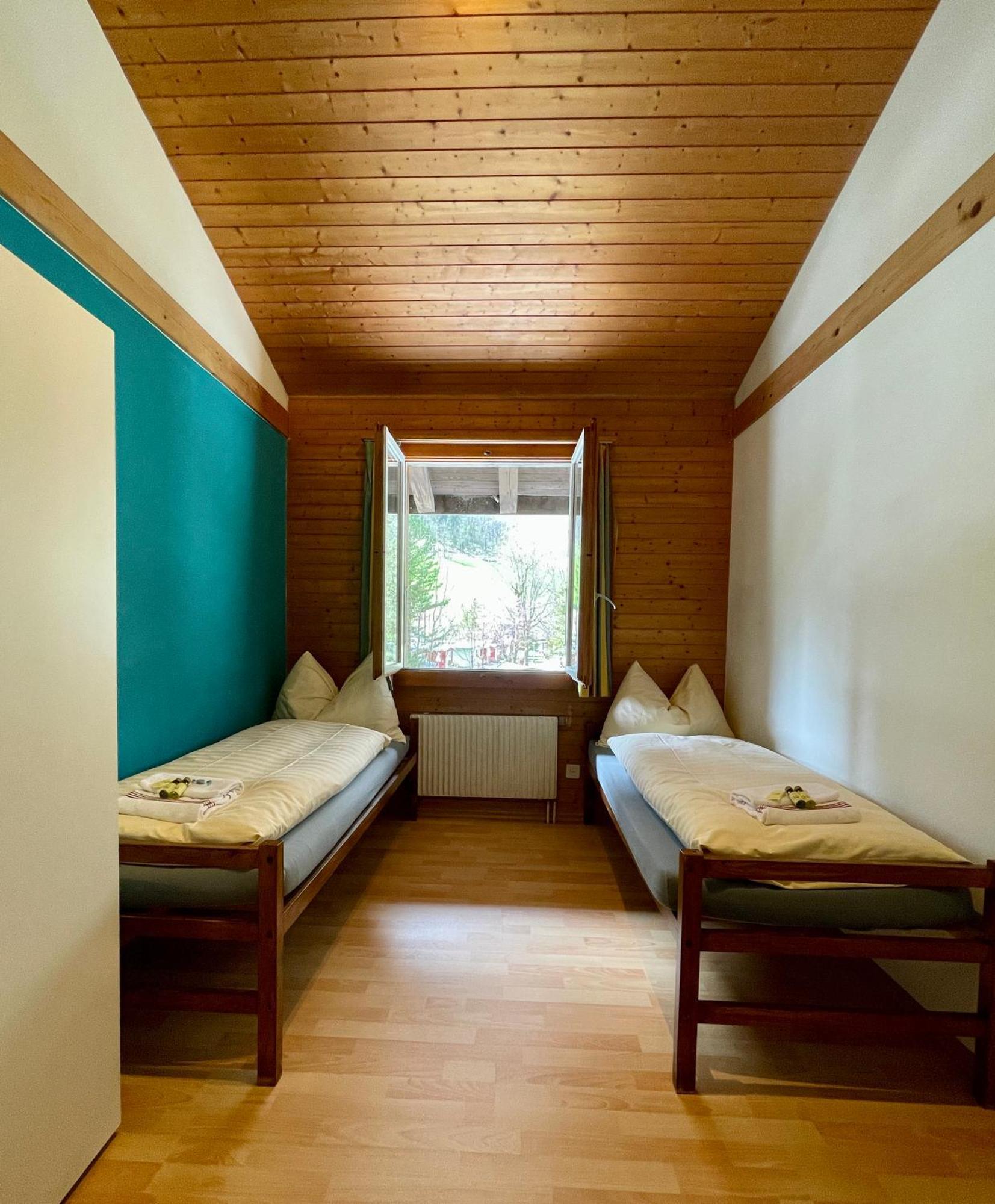 Alpine Base Hostel - Adults Only Lauterbrunnen Exterior photo